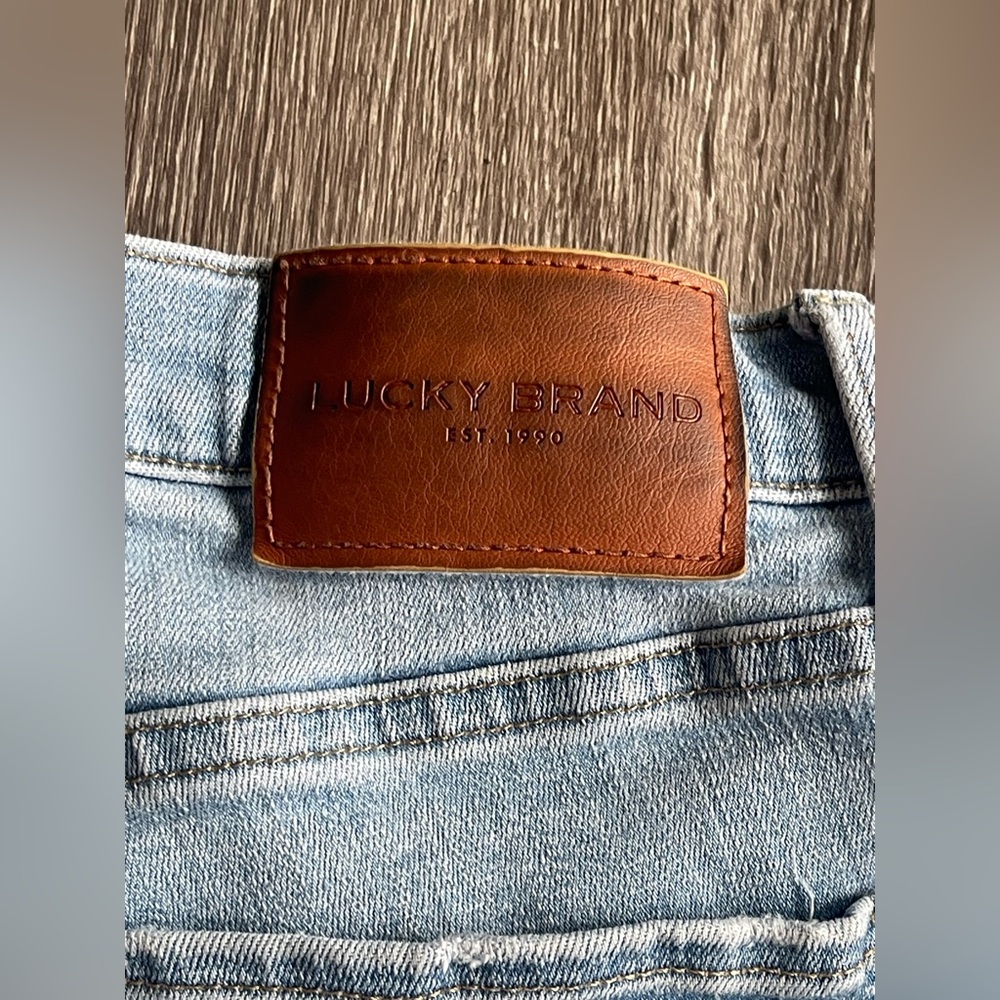 Lucky Brand Light Wash Ava skinnies size 8(29) - Picture 4 of 12